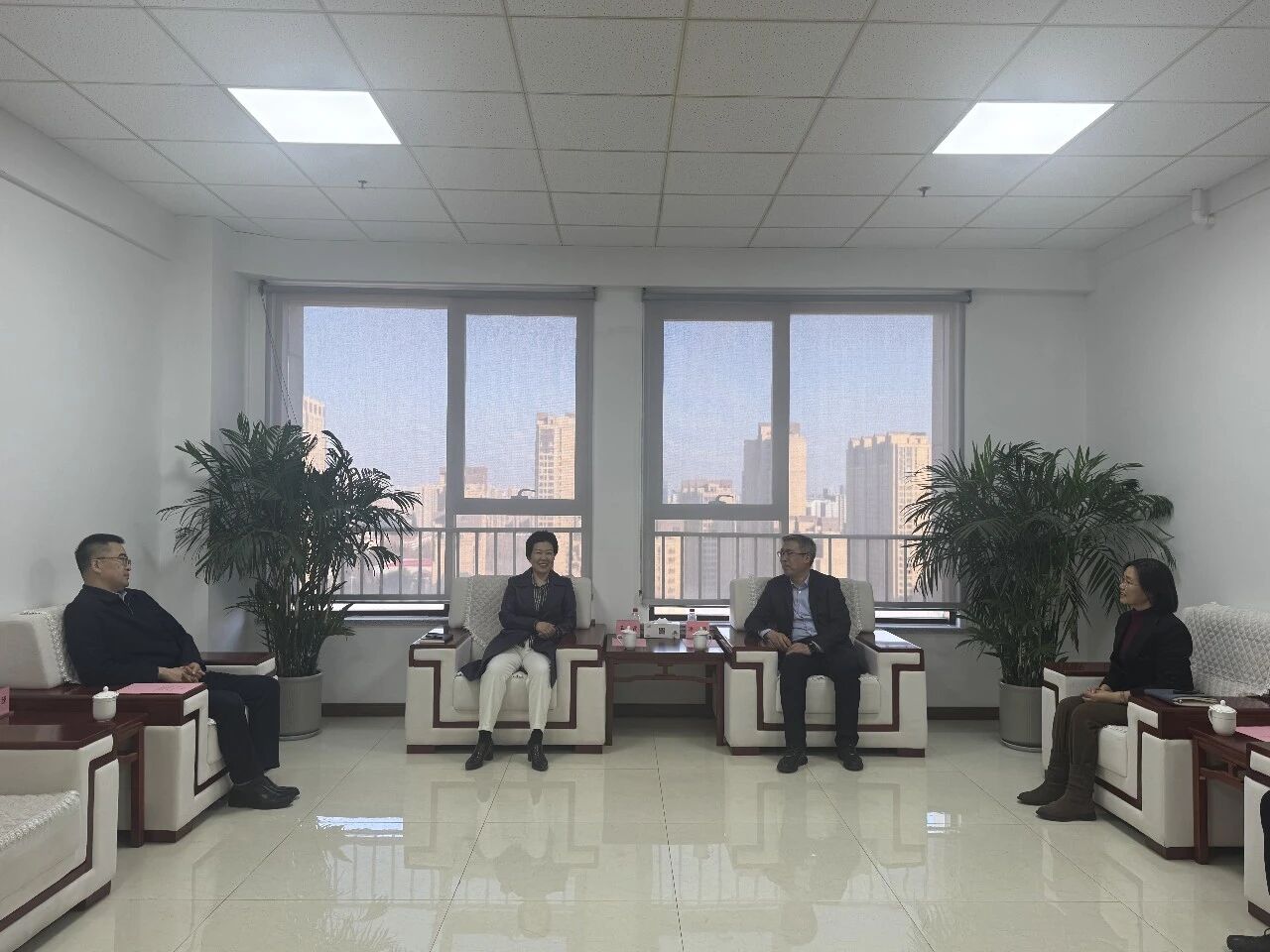 奎文区领导到市财金集团座谈交流